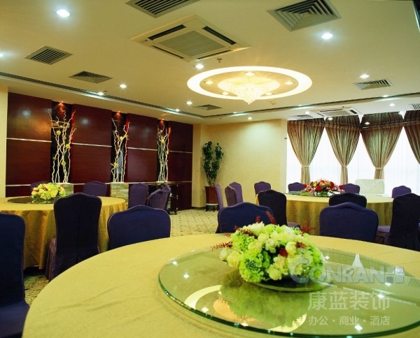荷風(fēng)餐廳宴會廳裝修實(shí)景