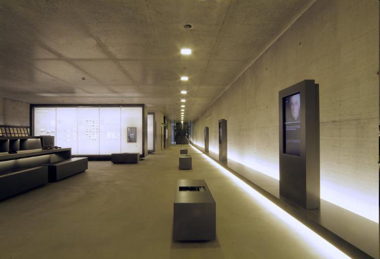 天津美術館展覽廳（四層展覽廳的展柜、展臺）